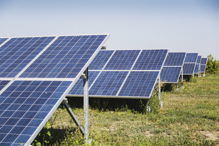 太阳能电池将太阳光转化成电能