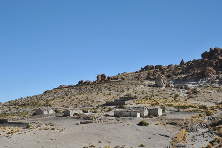 在高原的玻利维亚山村