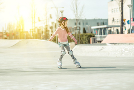 小美女滚轴溜冰鞋