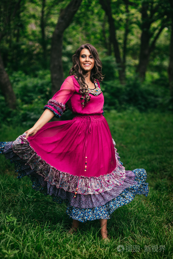 一个美丽的女孩吉普赛人的肖像