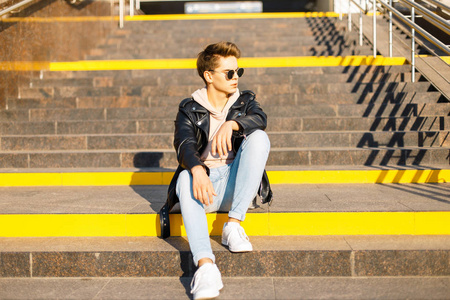 白皮鞋帅哥图片