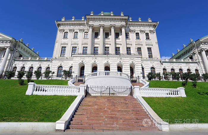 在莫斯科的历史建筑的正面视图