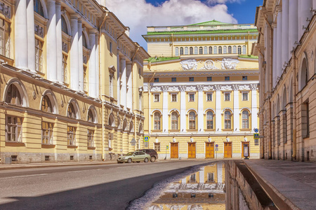 街头的建筑师罗西和圣 Petersbu Alexandrinsky 剧院