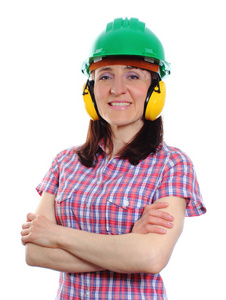 女人穿着防护头盔与耳机
