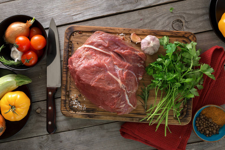 生牛肉里脊配烹调健康食物的成分