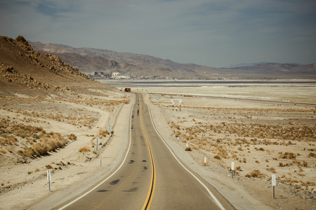 加利福尼亚州和内华达州，美国风景的道路