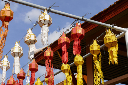 Yeepeng 节的五颜六色的纸灯笼装饰