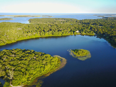 空中的淡水湖泊在夏季鳕鱼角图片
