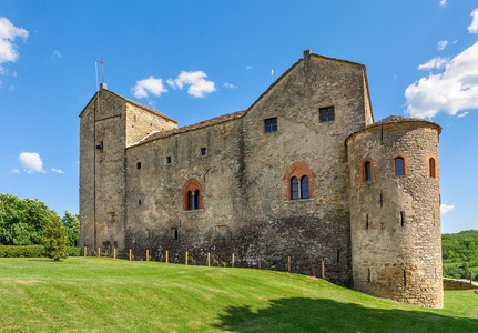 在 Prunetto，意大利的中世纪城堡