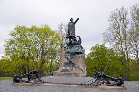 纪念碑在琅马卡罗夫海军上将