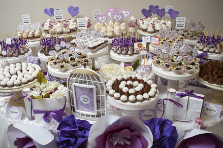在婚礼上甜品桌图片