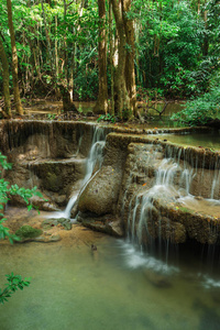 级别 6 的 Khuean 西娜卡琳达本土的清迈湄卡闵瀑布