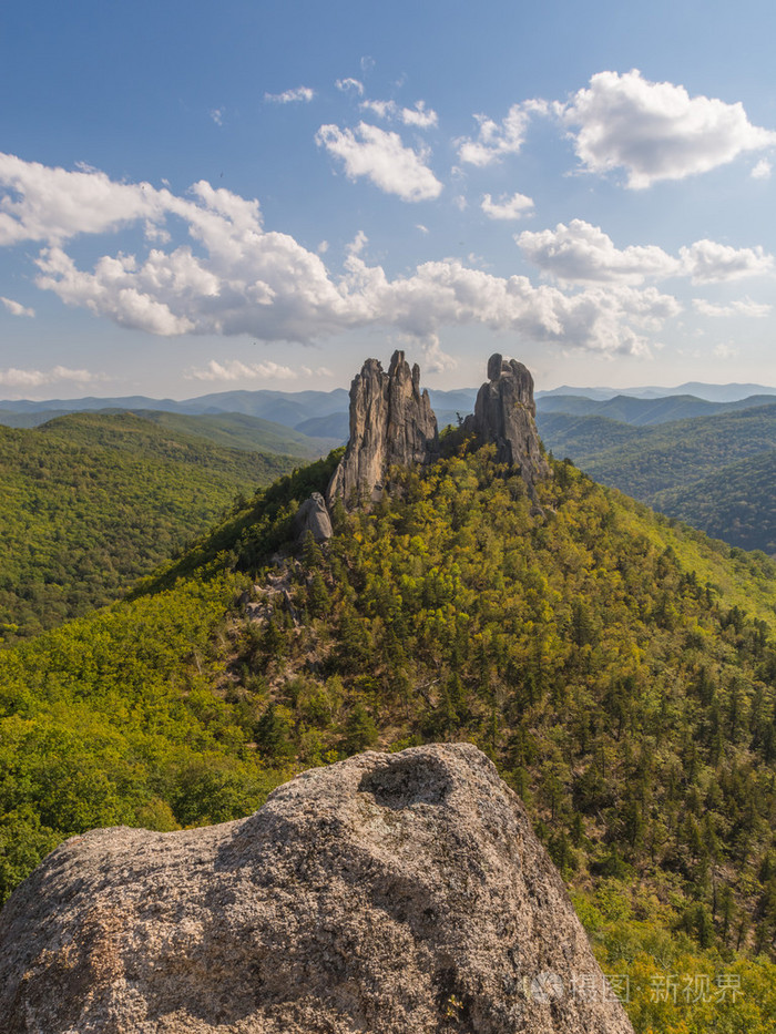 山和岩石俄罗斯