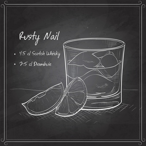 生锈钉鸡尾酒在黑板上照片