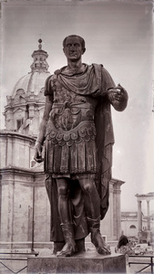 意大利罗马朱利叶斯凯撒雕像风格化的旧照片