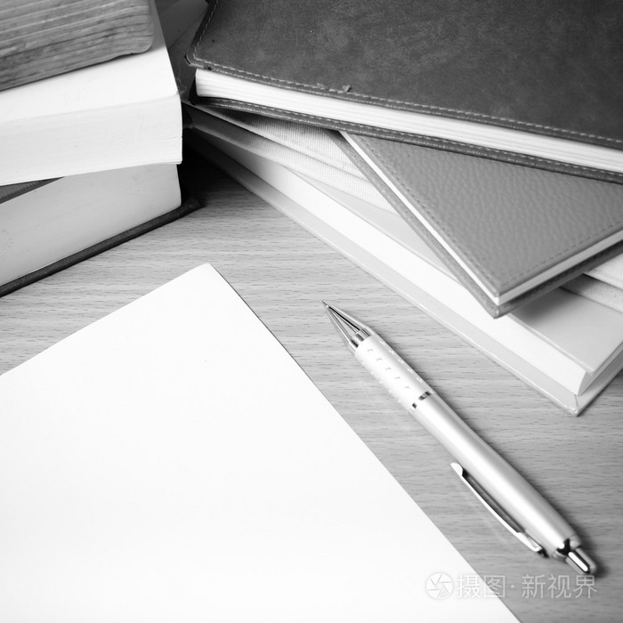空纸和笔书黑色和白色色调风格