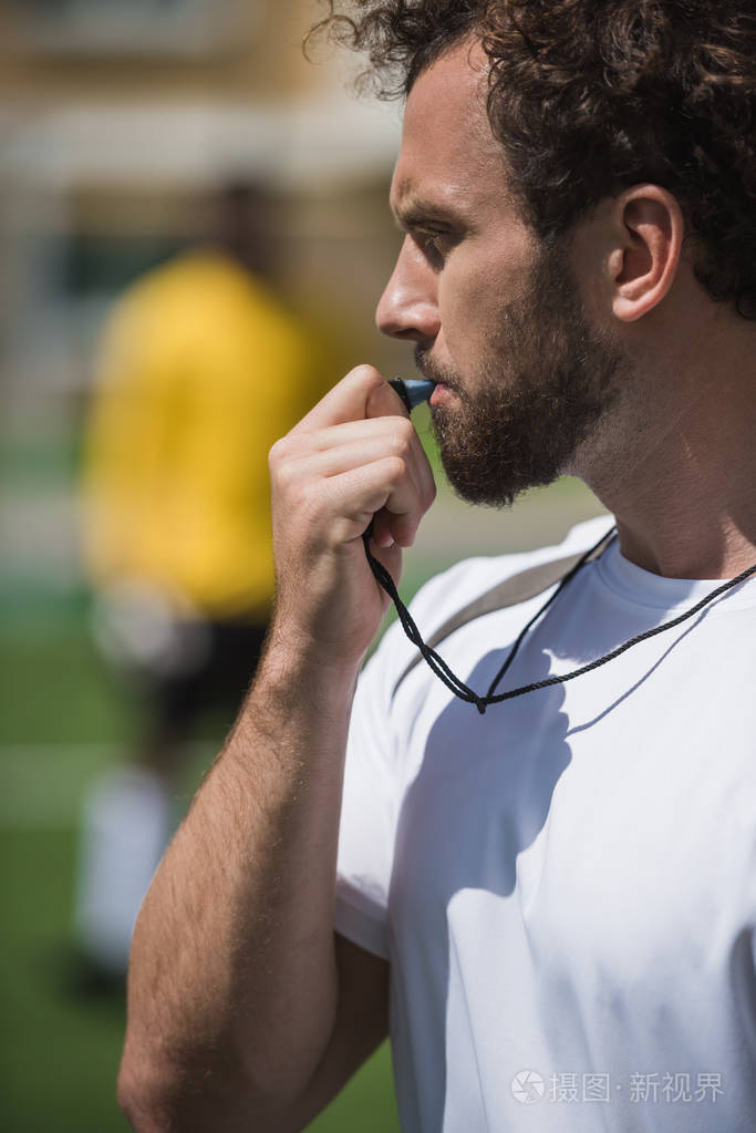 足球裁判哨声
