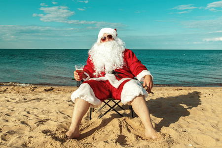 圣诞老人在海滩上
