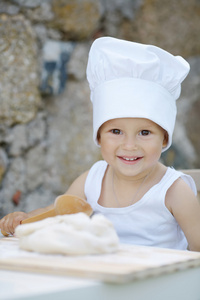 厨师的帽子烹饪的小男孩