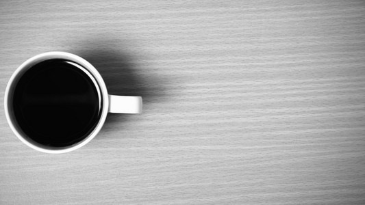 黑咖啡杯子黑色和白色的颜色色调风格