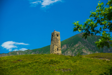 山上的石墓。 高加索俄罗斯。