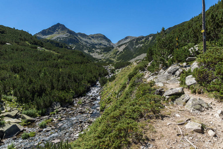 令人惊叹的景观与 Valyavitsa 河，皮林山