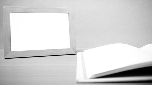书和照片框架黑色和白色基调样式