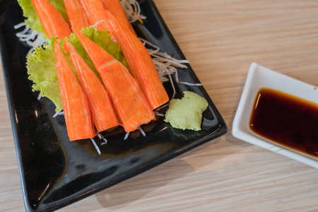 蟹肉棒与芥末和酱油对表日本食品