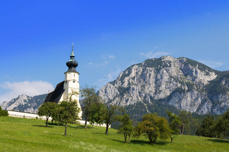 美丽的风景，在教会湖特湖在斯坦贝奇，Salzka