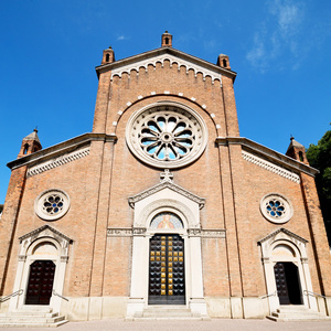旧建筑在欧洲意大利米兰宗教