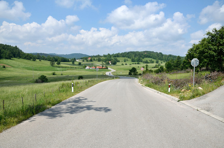 蜿蜒的山路