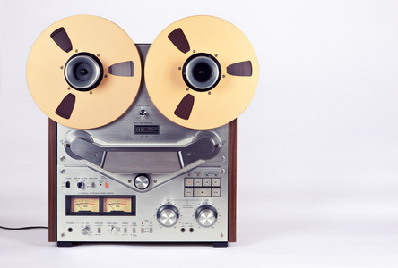 索尼新款TC-510-2录音机采用了新的时髦设计