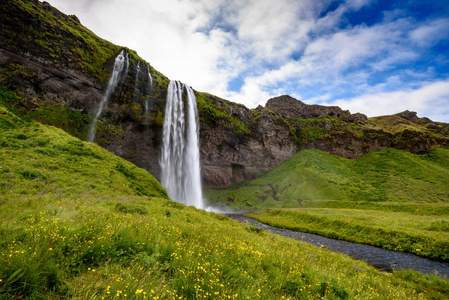 夏天，冰岛的瀑布 Seljalandsfoss