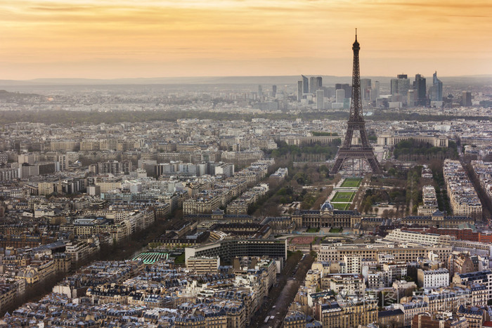 巴黎市中心在日落时