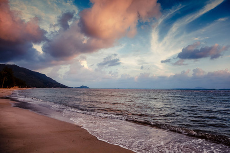 美丽的风景 鲜艳的热带海上日落