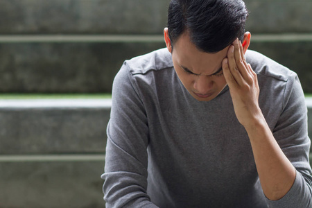 生病的人有头痛 抑郁 压力 焦虑 眩晕 宿醉 偏头痛