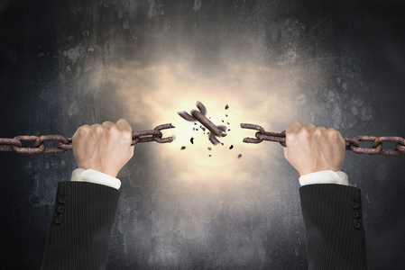 断倒在大街上的车火花保险丝烧断断链断链磨损的绳子快要断了断的电话