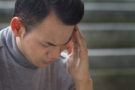 生病的人有头痛 抑郁 压力 焦虑 眩晕 宿醉 偏头痛