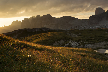 美丽的风景，靠近国家公园 Tre 犯罪 di Lavaredo