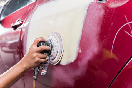 打磨划痕汽车身体修复系列 ︰ 打磨腻子照片