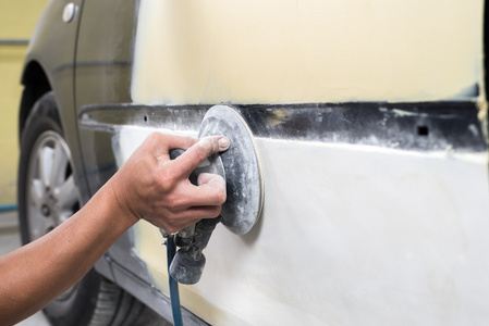 汽车身体修复系列 ︰ 打磨腻子照片