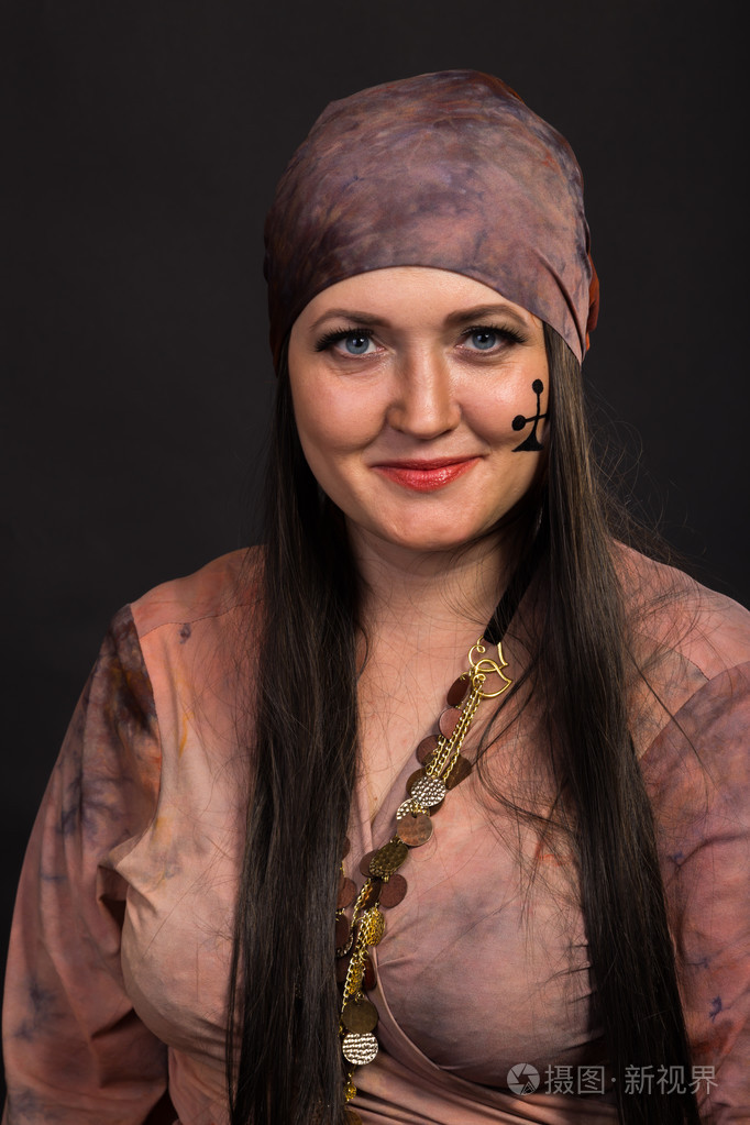 在图像中的吉普赛人的女演员