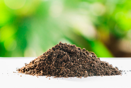 肥沃的土壤图片