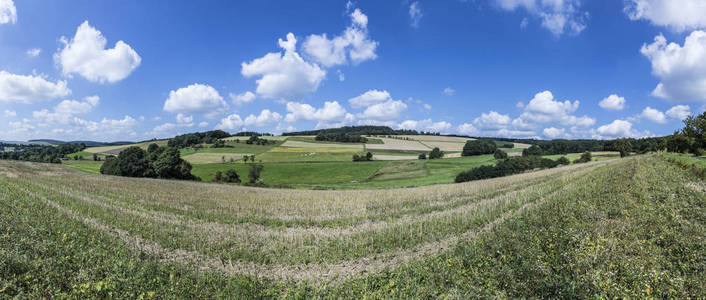 在 Usingen 的 Hintertaunus 地区的乡村景观