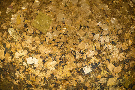 黄金箔粘贴表面的卢克尼密圆石图片