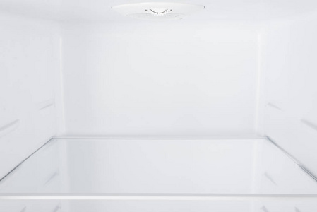 孤立在白色背景上的白色冰箱
