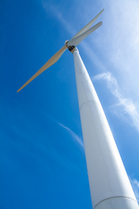风力发电机组。风力涡轮发电机，可再生能源