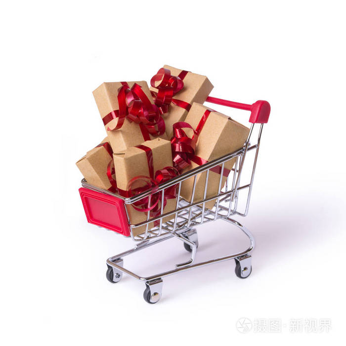 购物车与孤立在白色背景上的礼物创意概念
