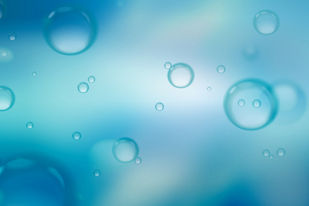 肥皂泡泡在蓝色背景，抽象背景