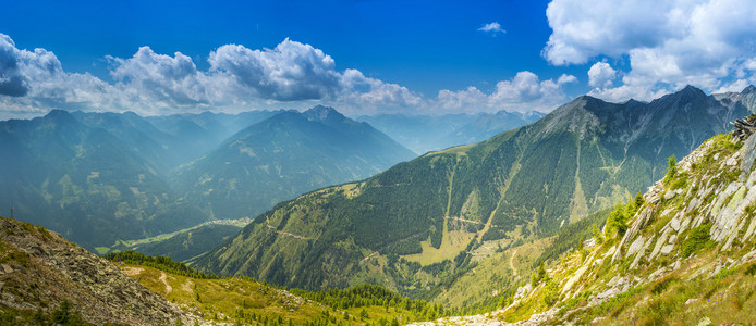夏天的阿尔卑斯山